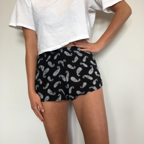 Brandy Melville Flowy Shorts Women’s S - Picture 1 of 3